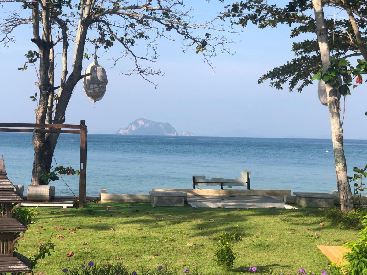 Royal Yao Yai Island Beach Resort Ko Yao Eksteriør bilde View of Ko Chang from the mainland